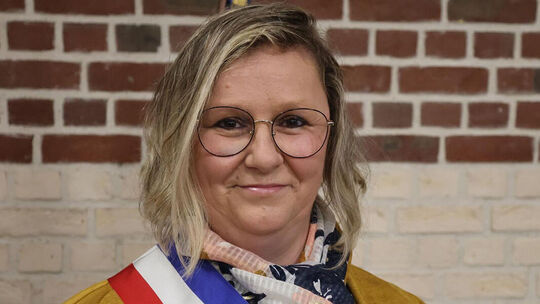 Portrait de Sonia Vallet, avec son écharpe bleu, blanc, rouge